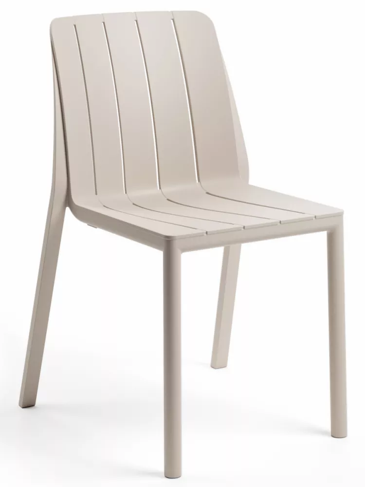 Бежевые штабелируемые стулья из пластика Италия. Купить!