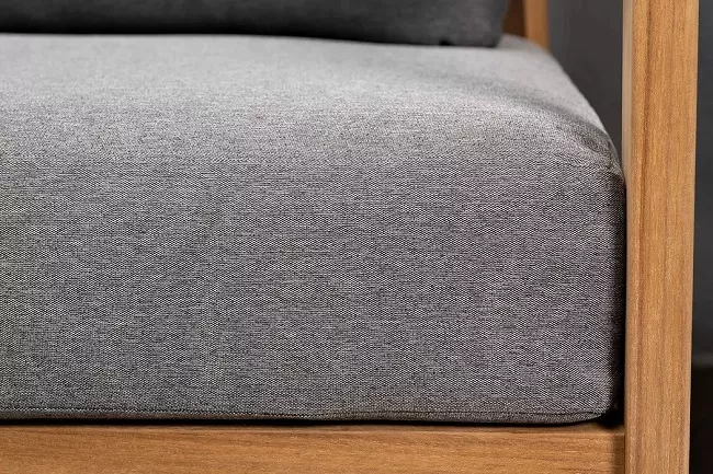 Деревянный диван из массива тика 2-х местный с подушками Деревянный диван из массива тика 2-х местный с подушками