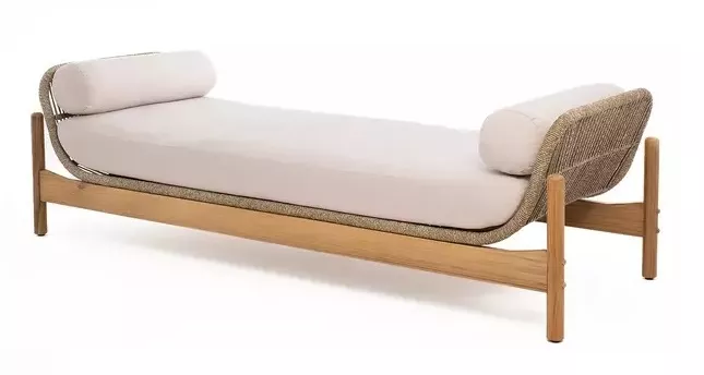 Плетеная лежанка из искусственного ротанга роупа и тика