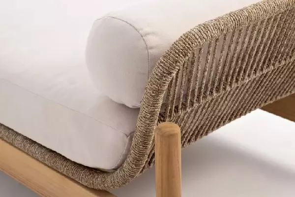 Плетеная лежанка из искусственного ротанга роупа и тика Плетеная лежанка из искусственного ротанга роупа и тика