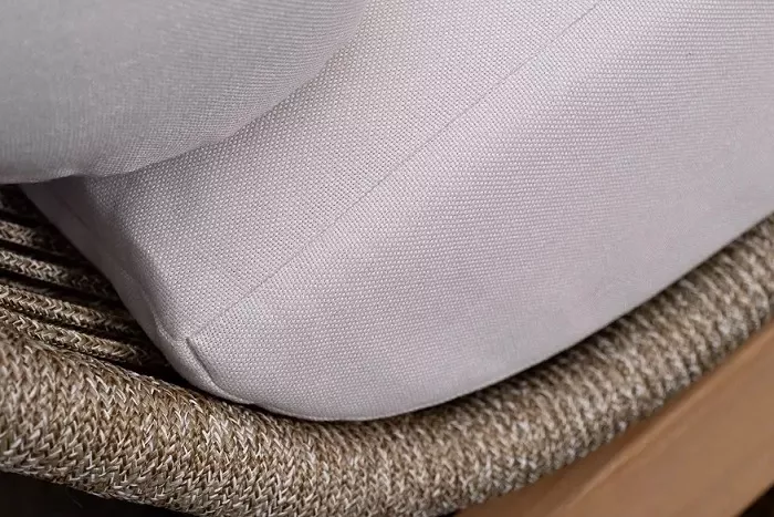 Плетеная лежанка из искусственного ротанга роупа и тика Плетеная лежанка из искусственного ротанга роупа и тика