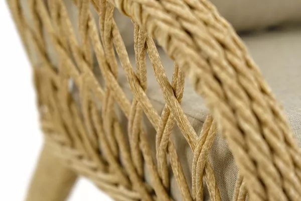 Кресло плетеное для кафе и дачи с комплектом подушек Кресло плетеное для кафе и дачи с комплектом подушек