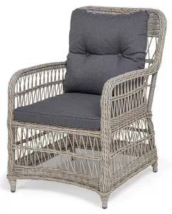 Плетеное кресло из искусственного ротанга с подушкой