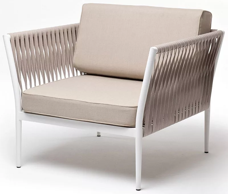 Плетеное кресло из роупа, бежевый. Купить недорого!