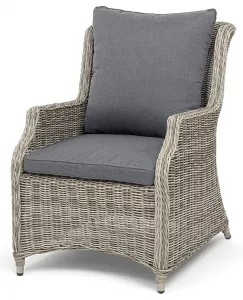Серое кресло из искусственного ротанга на улицу