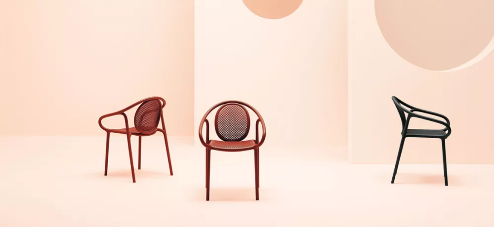 Стильное пластиковое кресло, штабелируются Италия, красное Стильное пластиковое кресло, штабелируются Италия, красное