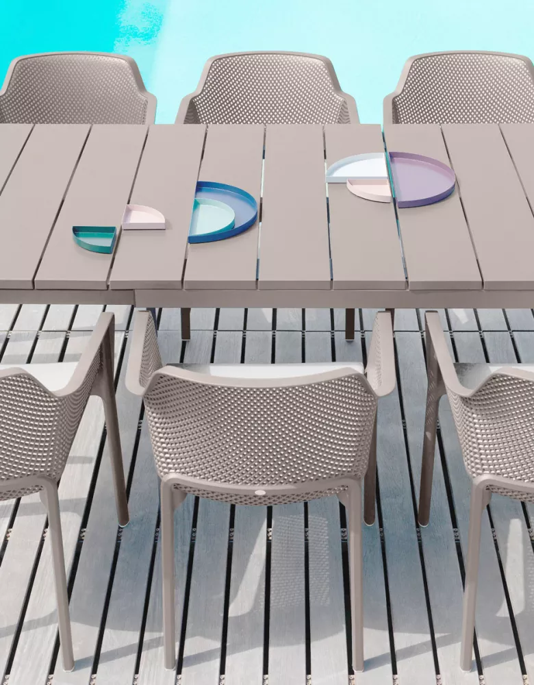 Большой комплект пластиковой мебели на 8 человек Большой комплект пластиковой мебели на 8 человек