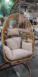 Кресло подвесное садовое из ротанга, бежевое