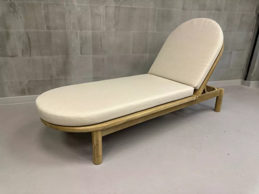 Деревянный шезлонг из акации с матрасом. Купить! Деревянный шезлонг из акации с матрасом. Купить!