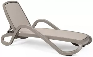 Лежак из искусственного ротанга с подушкой купить